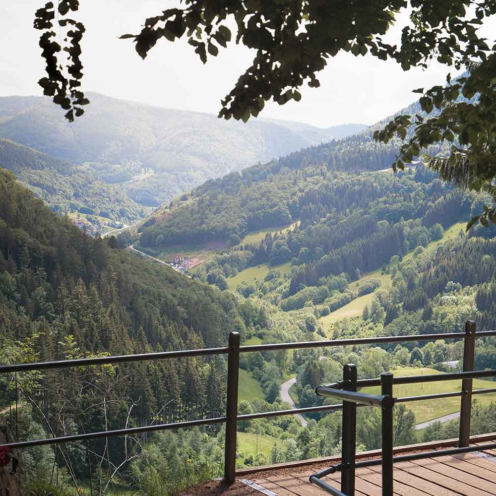 Ausblick von Brücke beim Wandern