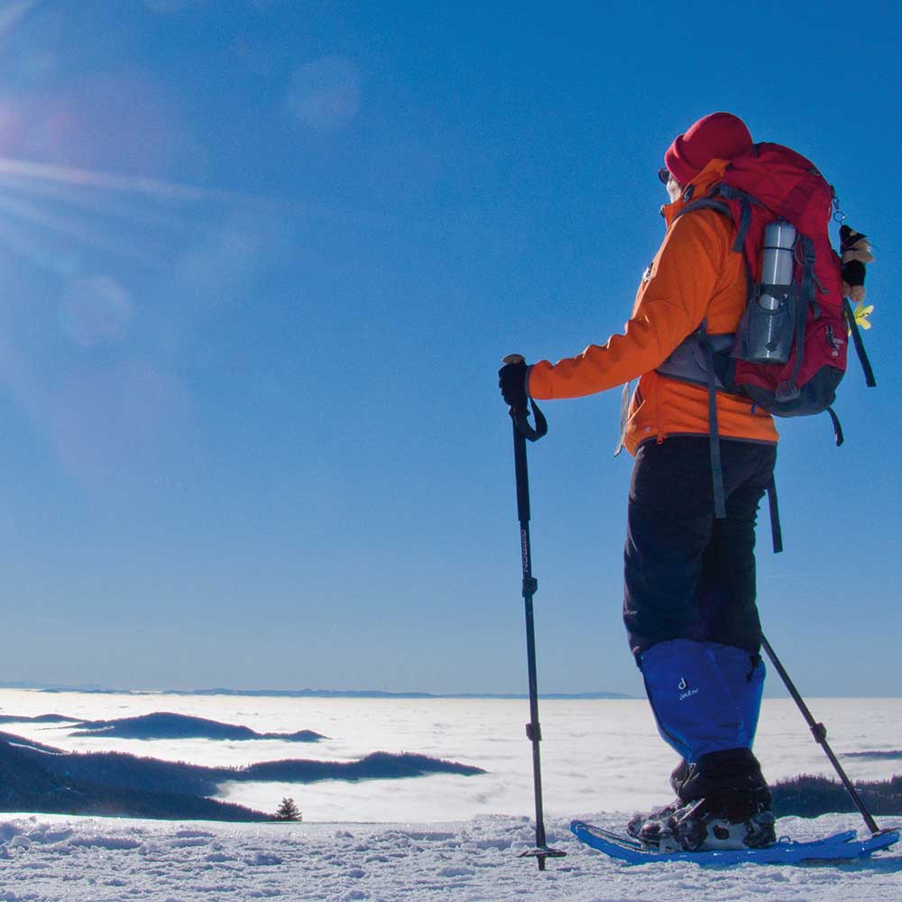 Person beim Schneeschuh wandern